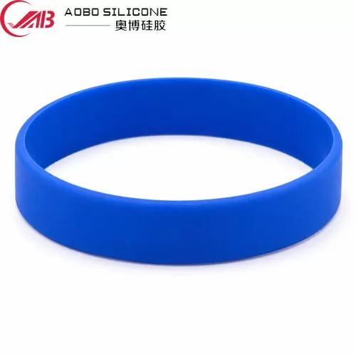 Vòng tay silicon: Sự pha trộn hoàn hảo giữa thời trang và chức năng